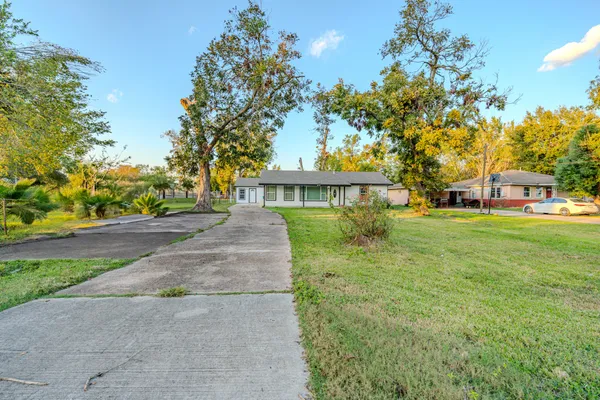 $319,999 | 5107 Sycamore Avenue, Pasadena, TX 77503