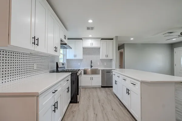 $319,999 | 5107 Sycamore Avenue, Pasadena, TX 77503