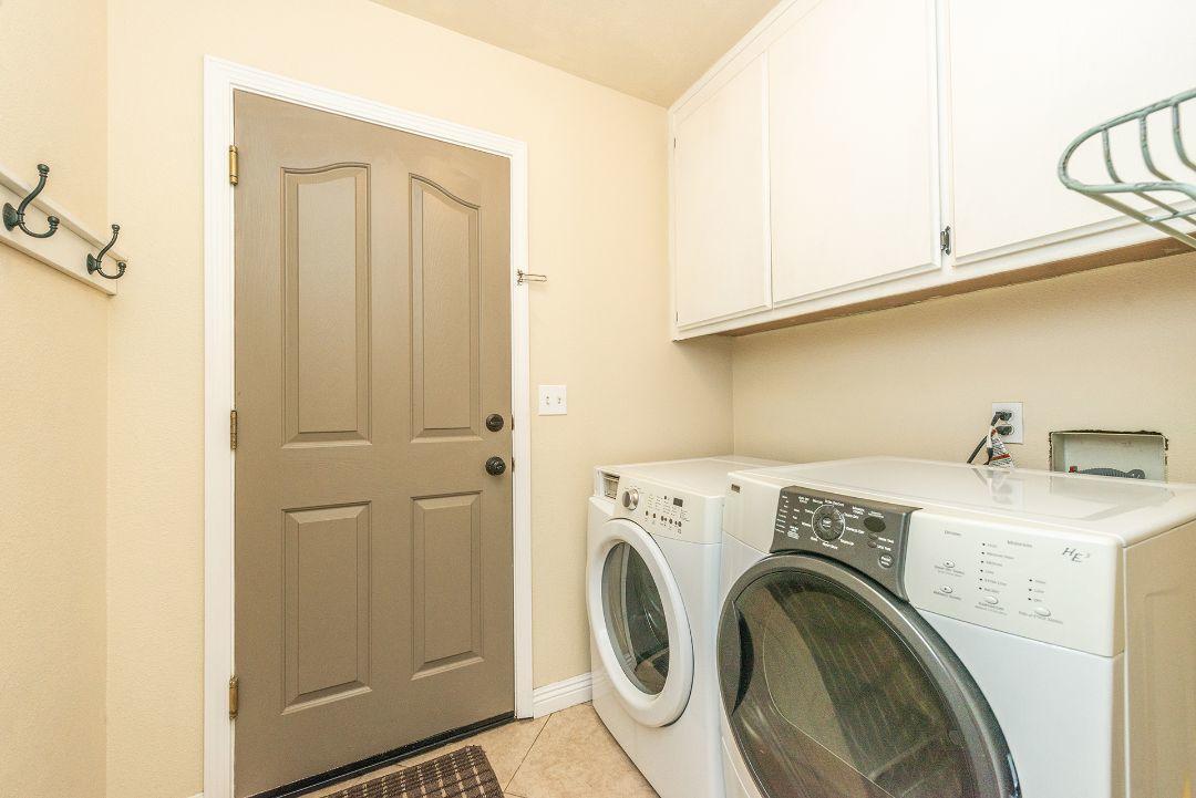2771 North Street Anderson, CA 96007 - Photo 32 of 55 a utility room with dryer and washer