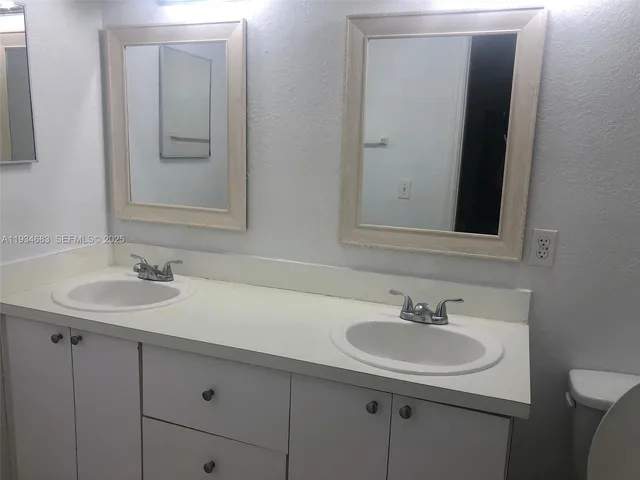 $3,000 | 1010 Northwest 2nd Avenue, Unit 1010, Hallandale Beach, FL 33009