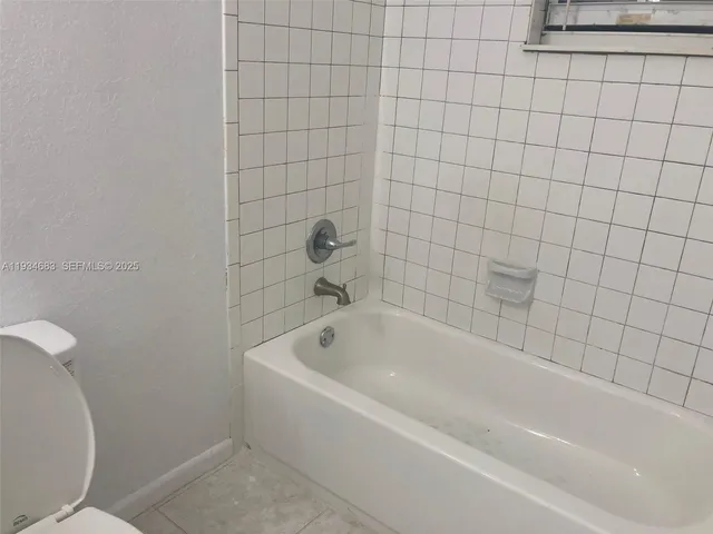 $3,000 | 1010 Northwest 2nd Avenue, Unit 1010, Hallandale Beach, FL 33009