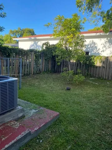 $3,000 | 1010 Northwest 2nd Avenue, Unit 1010, Hallandale Beach, FL 33009