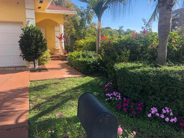 $3,000 | 1010 Northwest 2nd Avenue, Unit 1010, Hallandale Beach, FL 33009