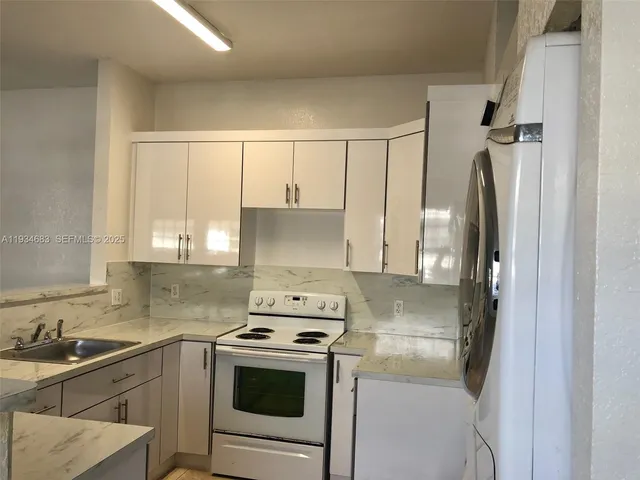 $3,000 | 1010 Northwest 2nd Avenue, Unit 1010, Hallandale Beach, FL 33009