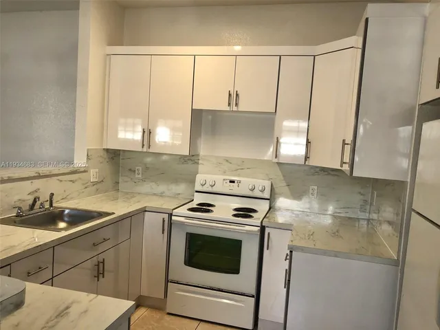 $3,000 | 1010 Northwest 2nd Avenue, Unit 1010, Hallandale Beach, FL 33009