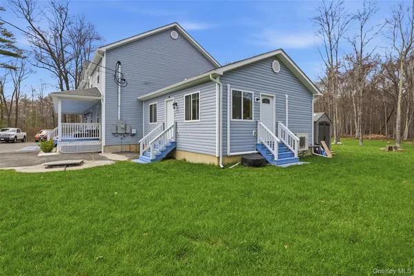 a view of a house with a yard