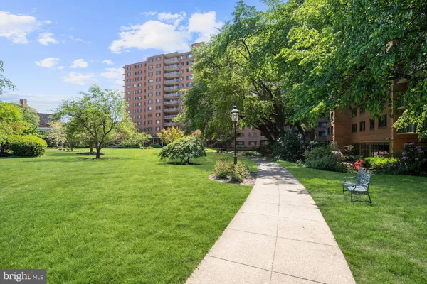 $2,400 | 4201 Cathedral Avenue Northwest, Unit 507W, Washington, DC 20016