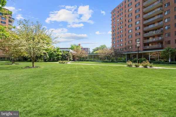 $2,400 | 4201 Cathedral Avenue Northwest, Unit 507W, Washington, DC 20016