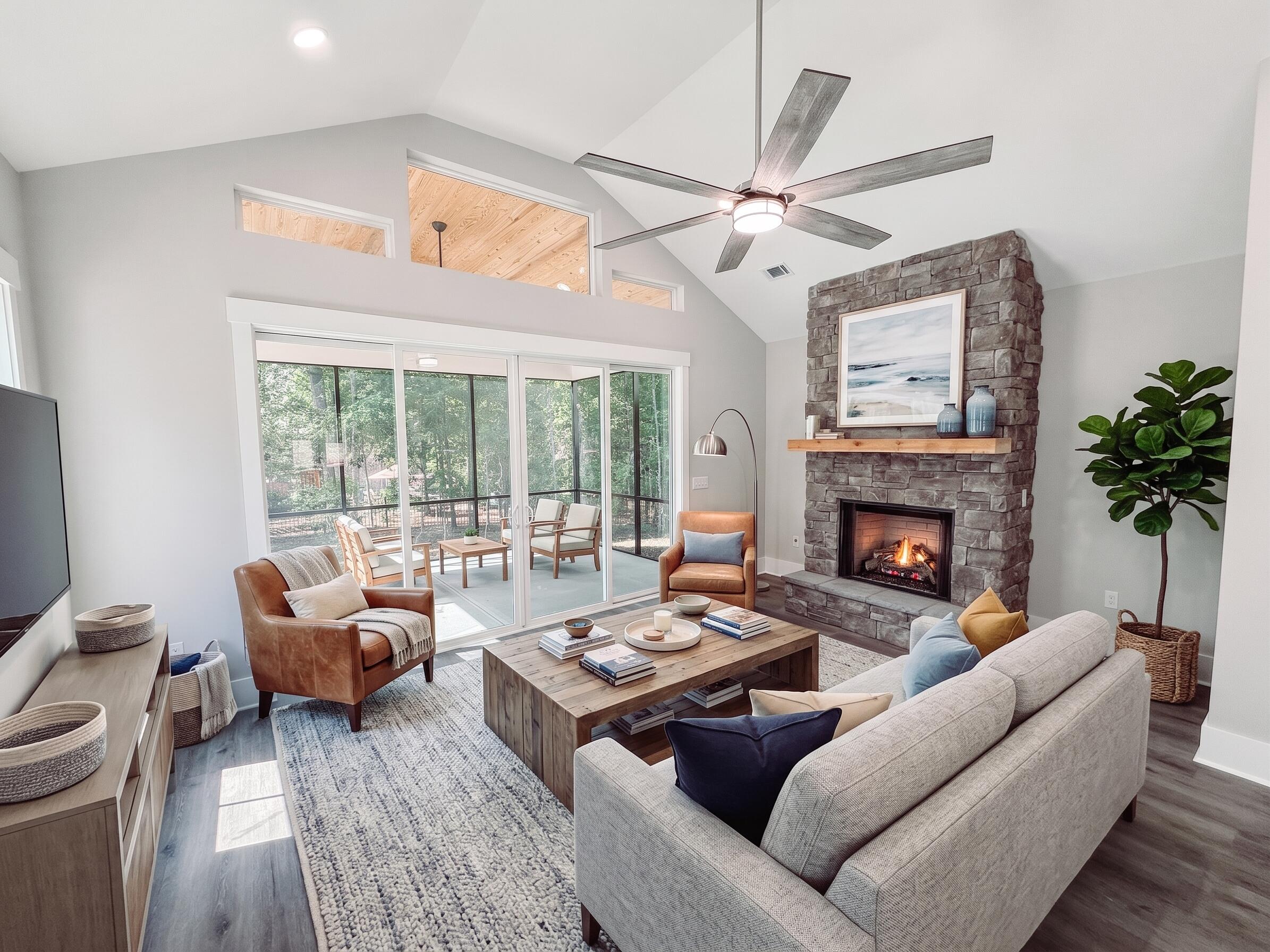 308 Clipper Trace McCormick, SC 29835 - Photo 3 of 11 Living Room