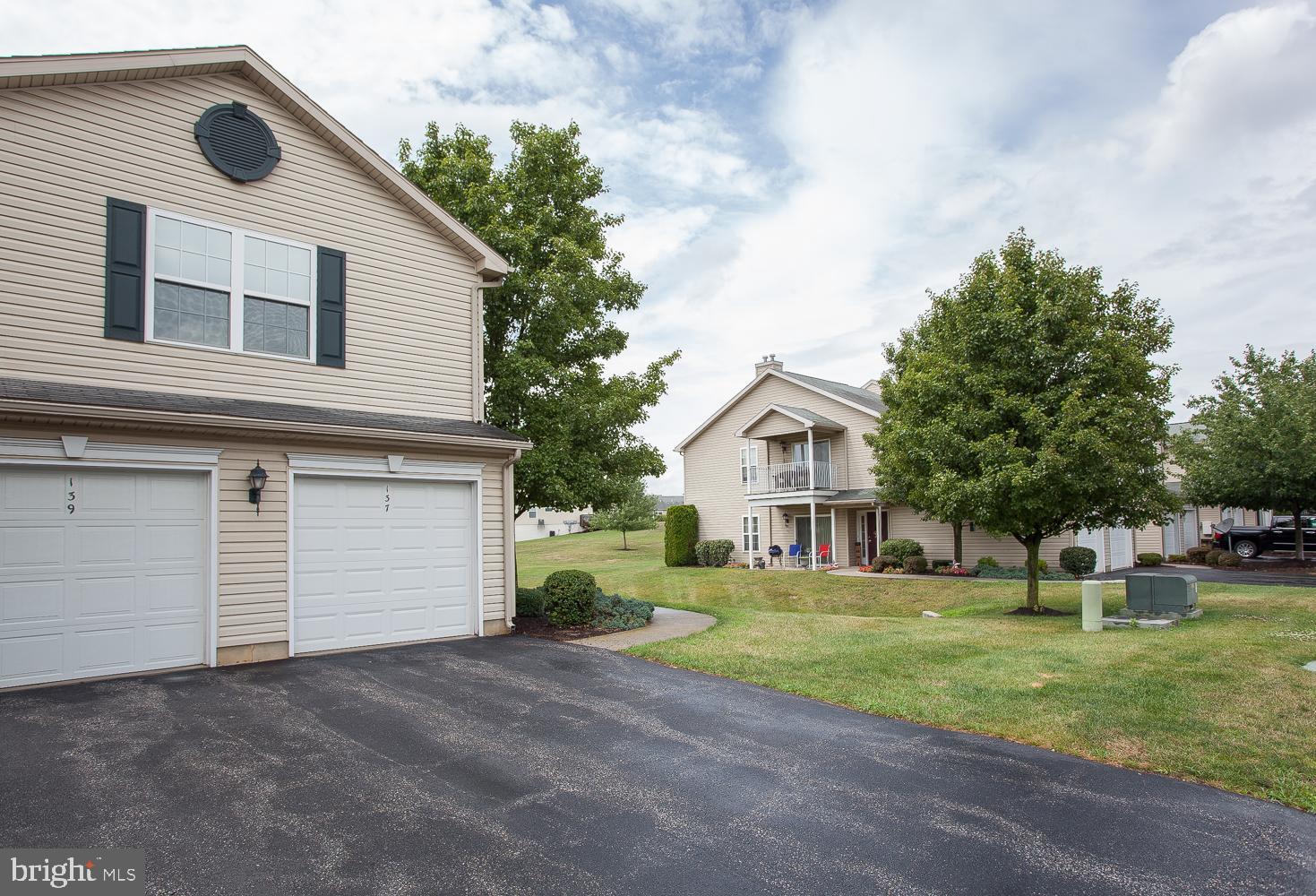 137 Sparrow Road Hummelstown, PA 17036 - Photo 2 of 23 Gallery Image 2