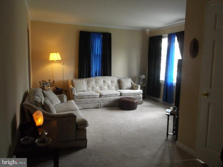 580 Allegheny Road Deptford, NJ 08090 - Photo 3 of 15 Living Room