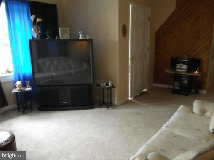 580 Allegheny Road Deptford, NJ 08090 - Photo 4 of 15 Living Room