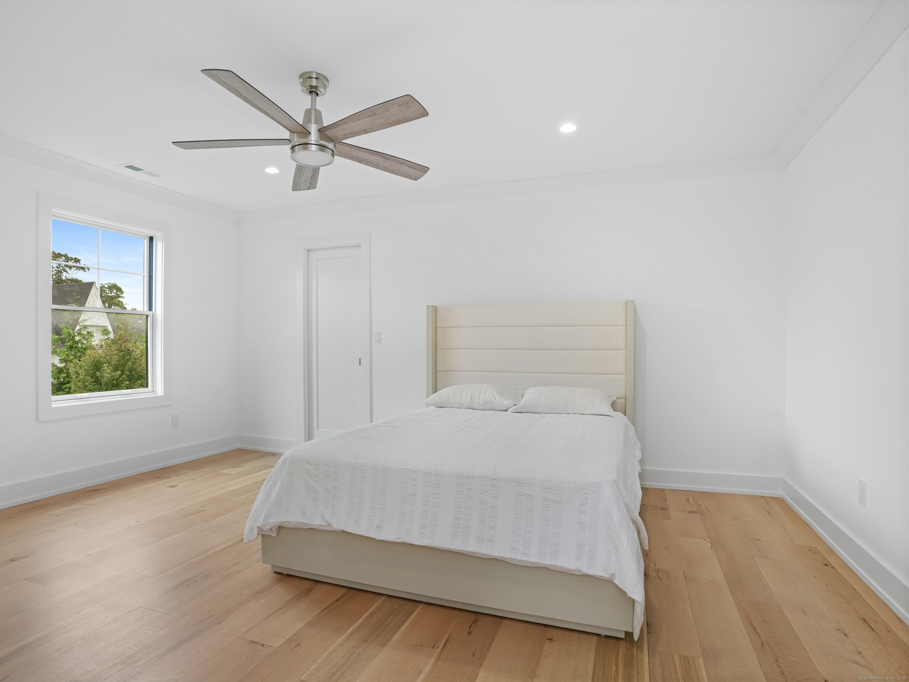 345 Reef Road, Unit C9 Fairfield, CT 06824 - Photo 29 of 39 a spacious bedroom with a bed and a window