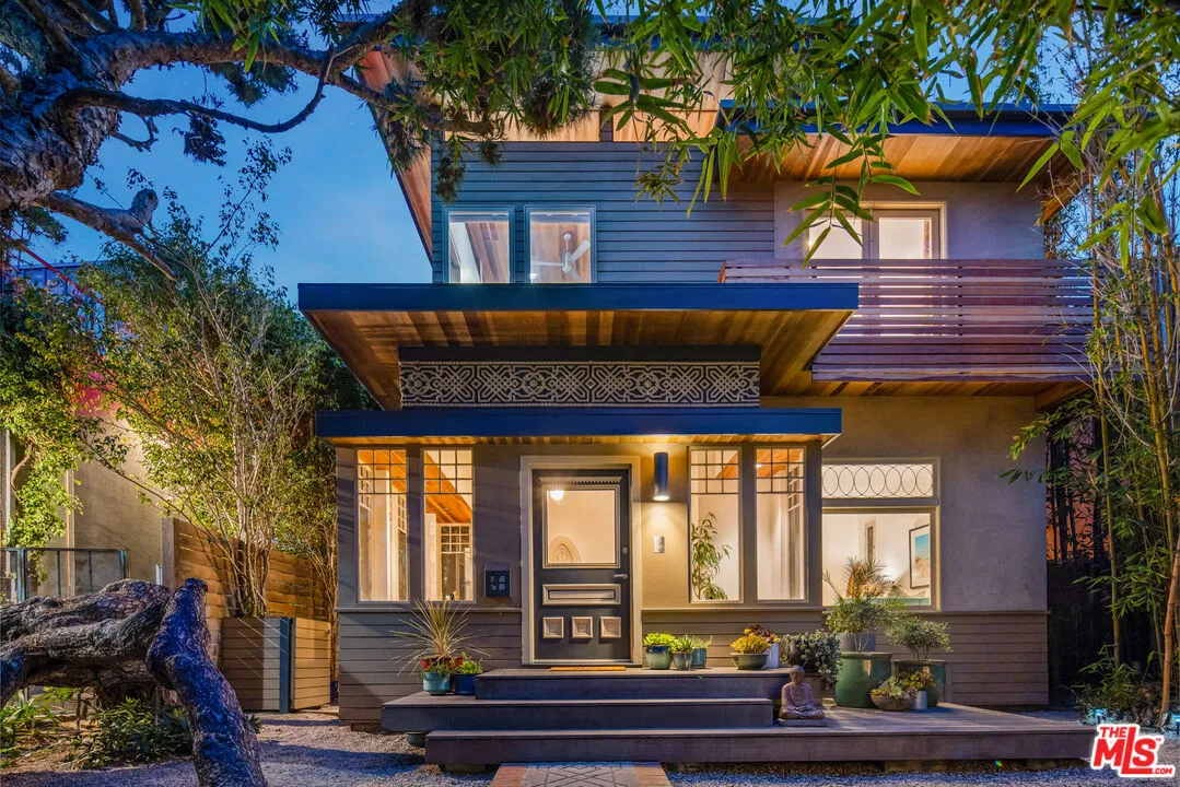 838 Palms Boulevard Venice, CA 90291 - Photo 1 of 1 a building view with a outdoor space