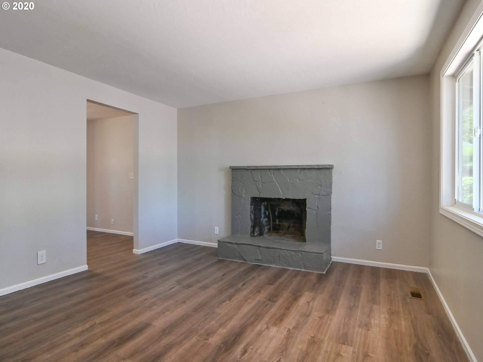 523 South 70th Place Springfield, OR 97478 - Photo 2 of 31