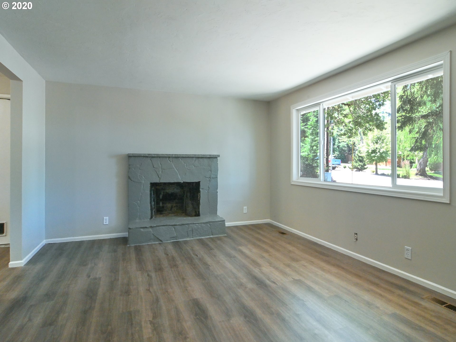 523 South 70th Place Springfield, OR 97478 - Photo 3 of 31