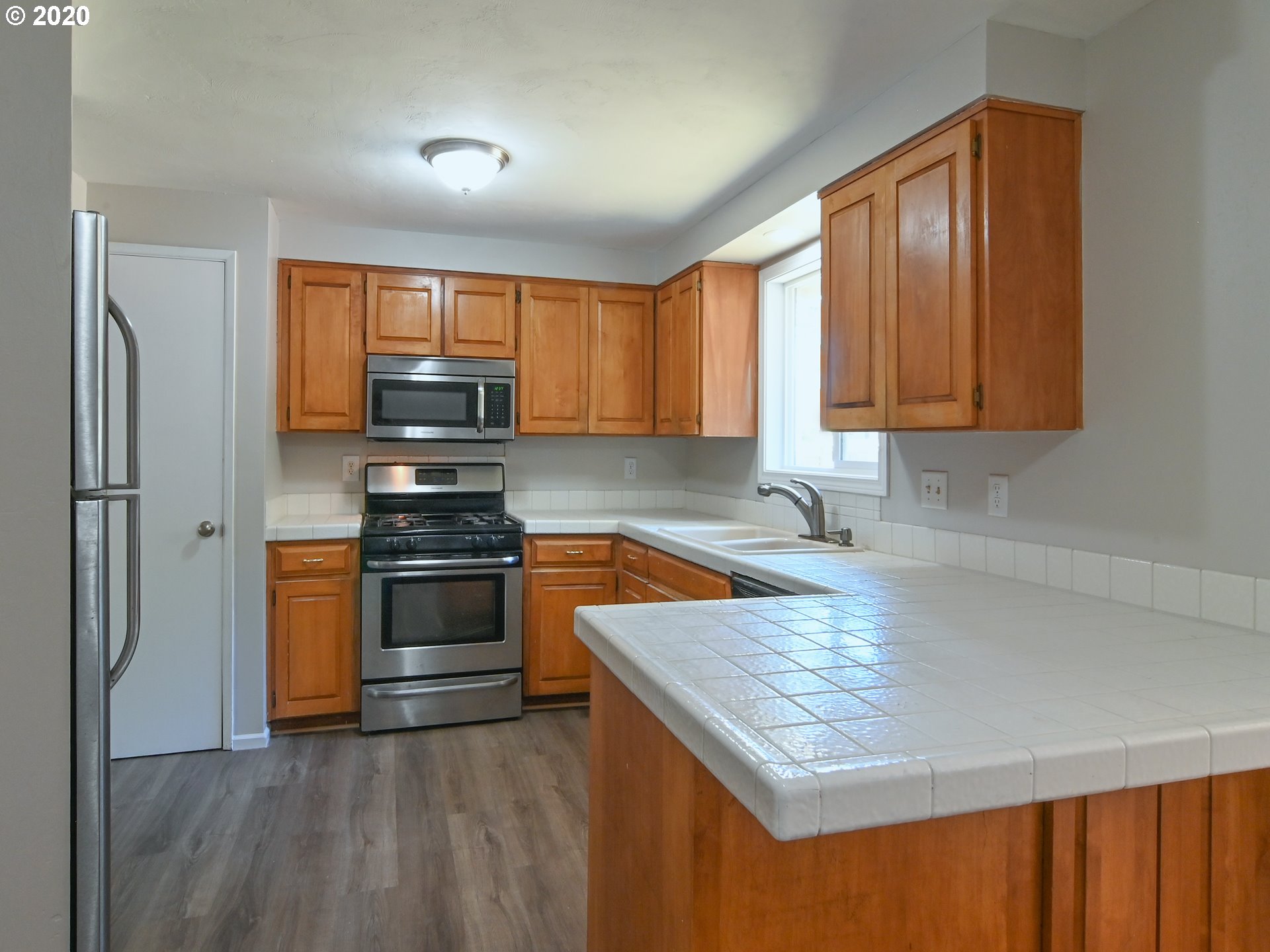 523 South 70th Place Springfield, OR 97478 - Photo 8 of 31