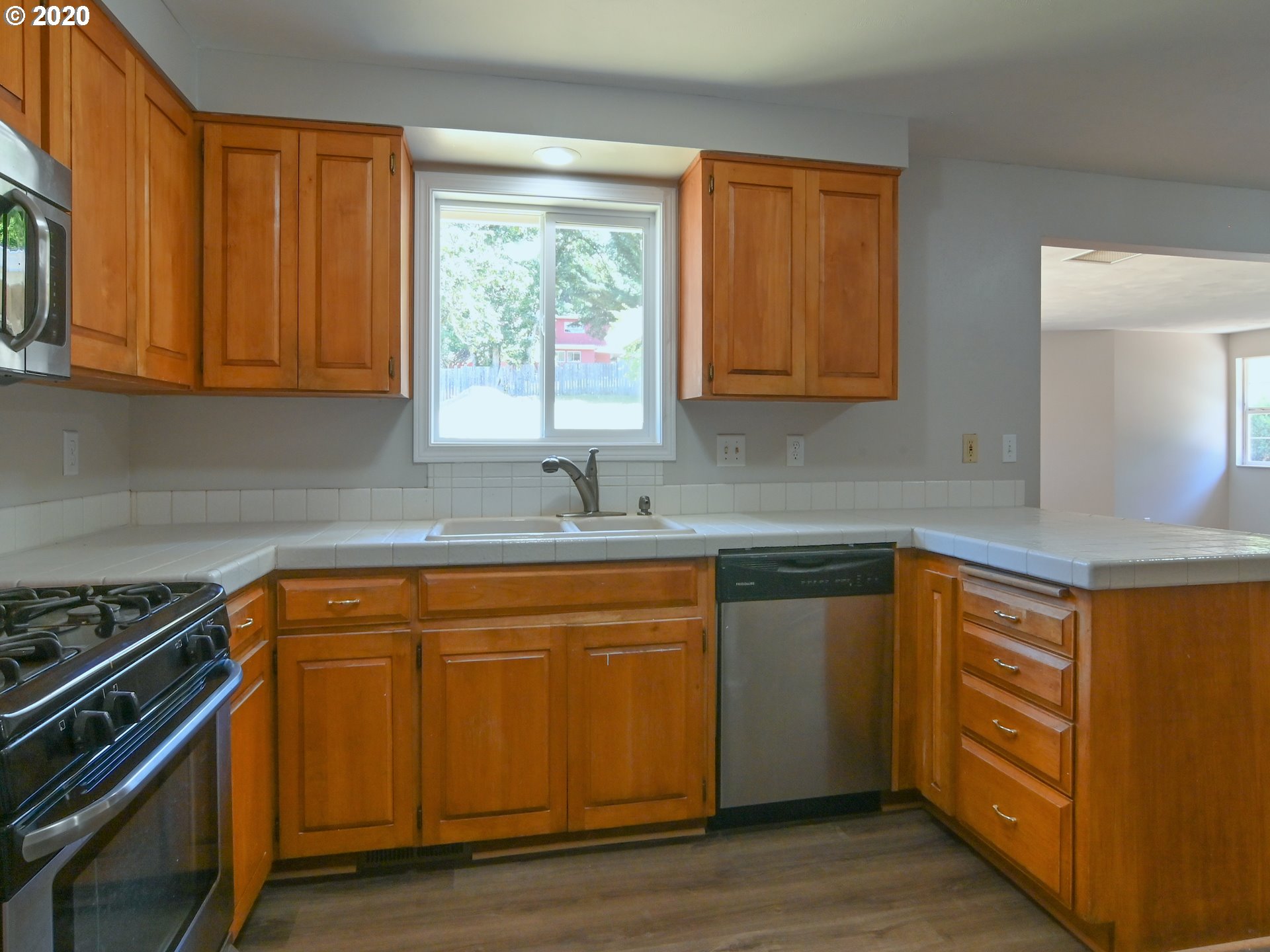 523 South 70th Place Springfield, OR 97478 - Photo 9 of 31