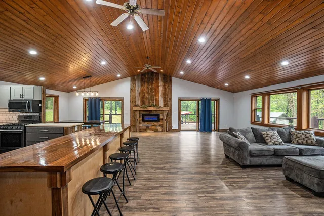 $940,000 | 1977 East 40th Street, White Cloud, MI 49349