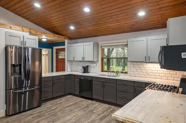 $940,000 | 1977 East 40th Street, White Cloud, MI 49349