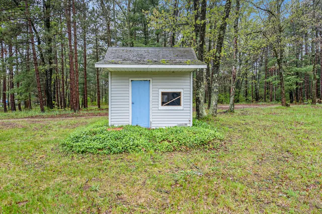 $940,000 | 1977 East 40th Street, White Cloud, MI 49349