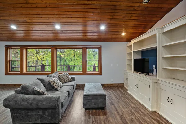 $940,000 | 1977 East 40th Street, White Cloud, MI 49349