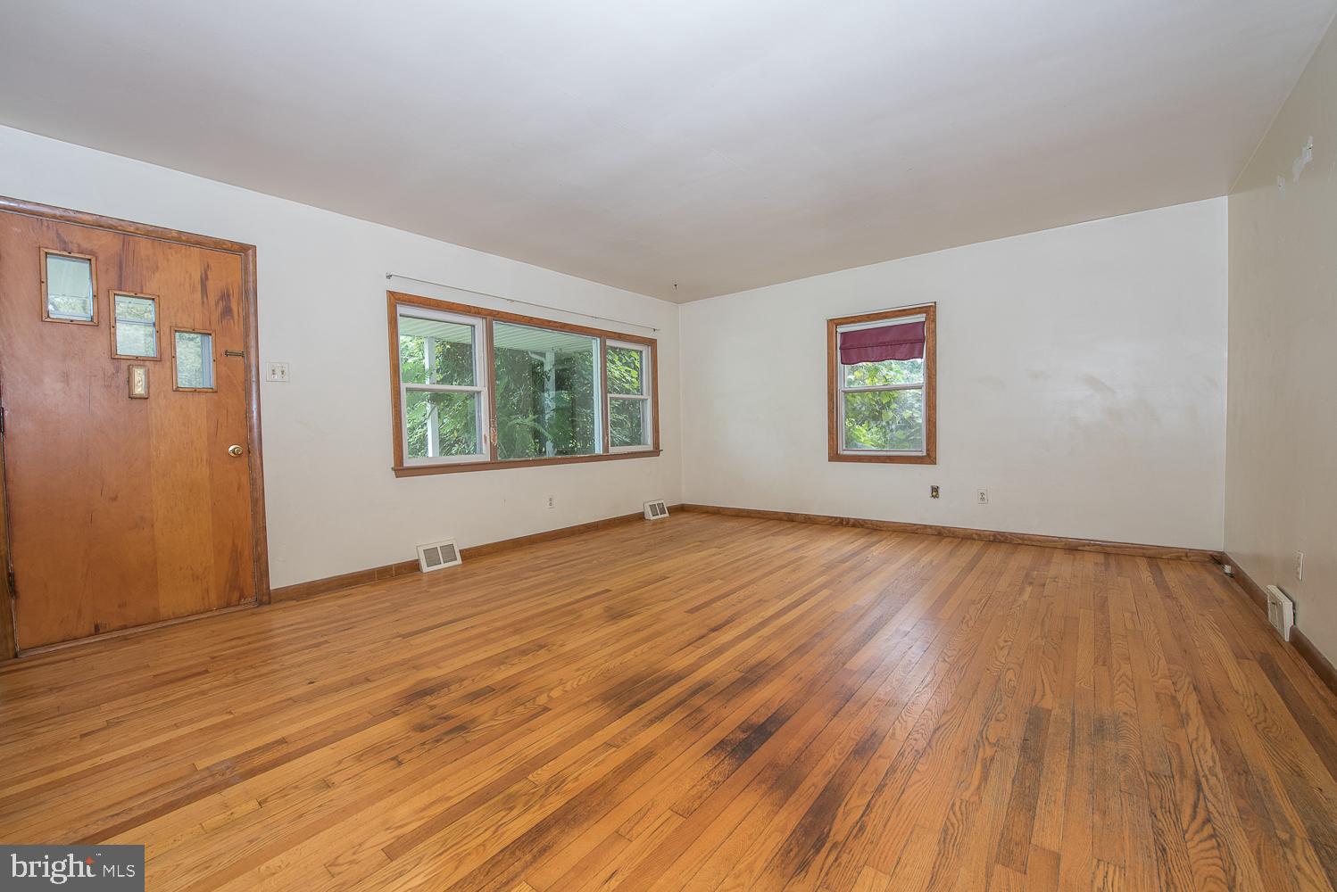 237 Lenni Road Media, PA 19063 - Photo 4 of 26 Living Room
