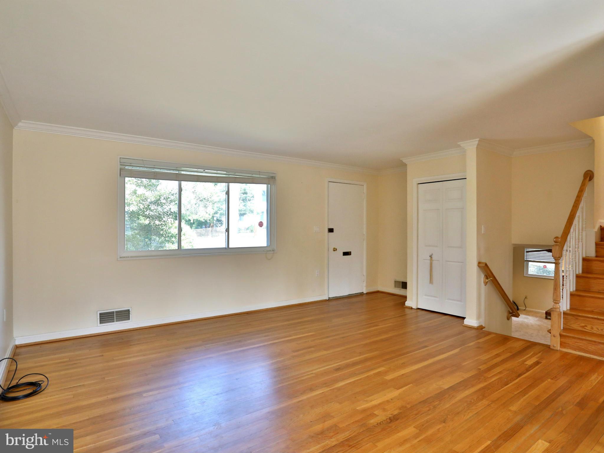 6412 Rockhurst Road Bethesda, MD 20817 - Photo 5 of 27 Living Room