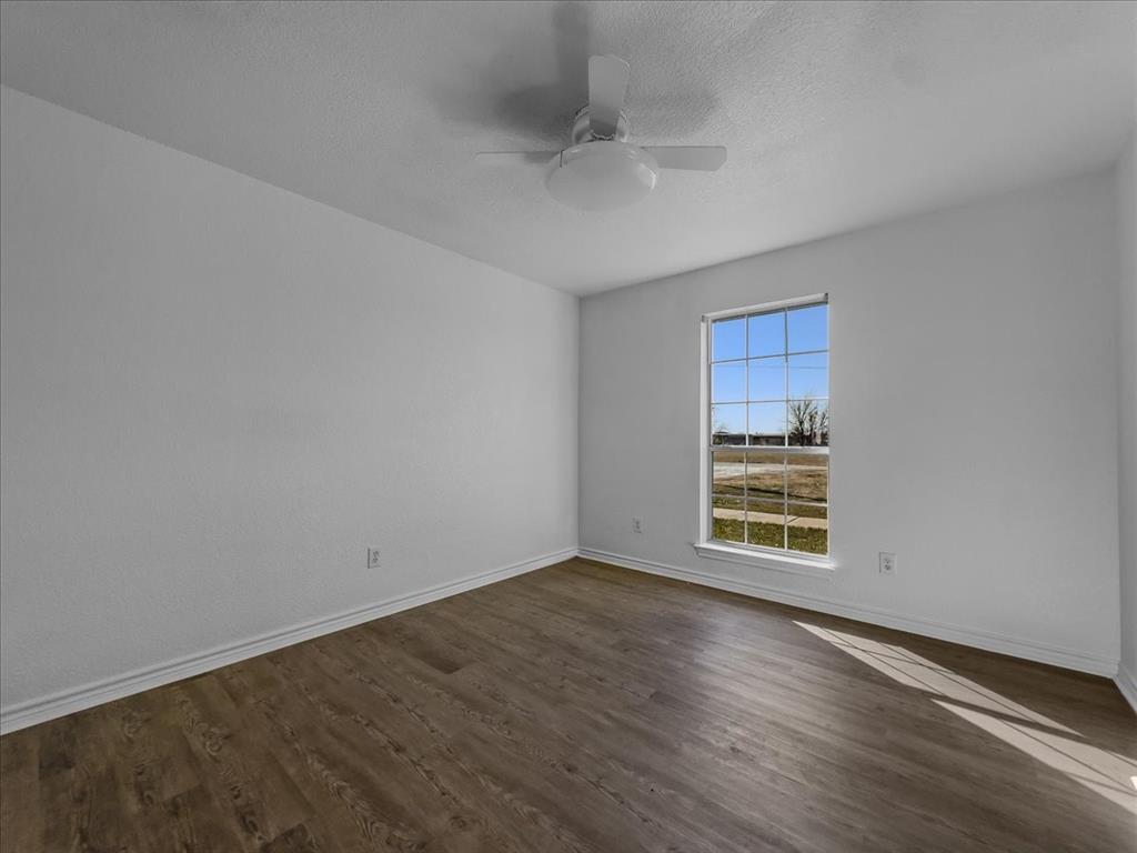 1101 Savanh Street Venus, TX 76084 - Photo 11 of 29 Dining area just off of the kitchen
