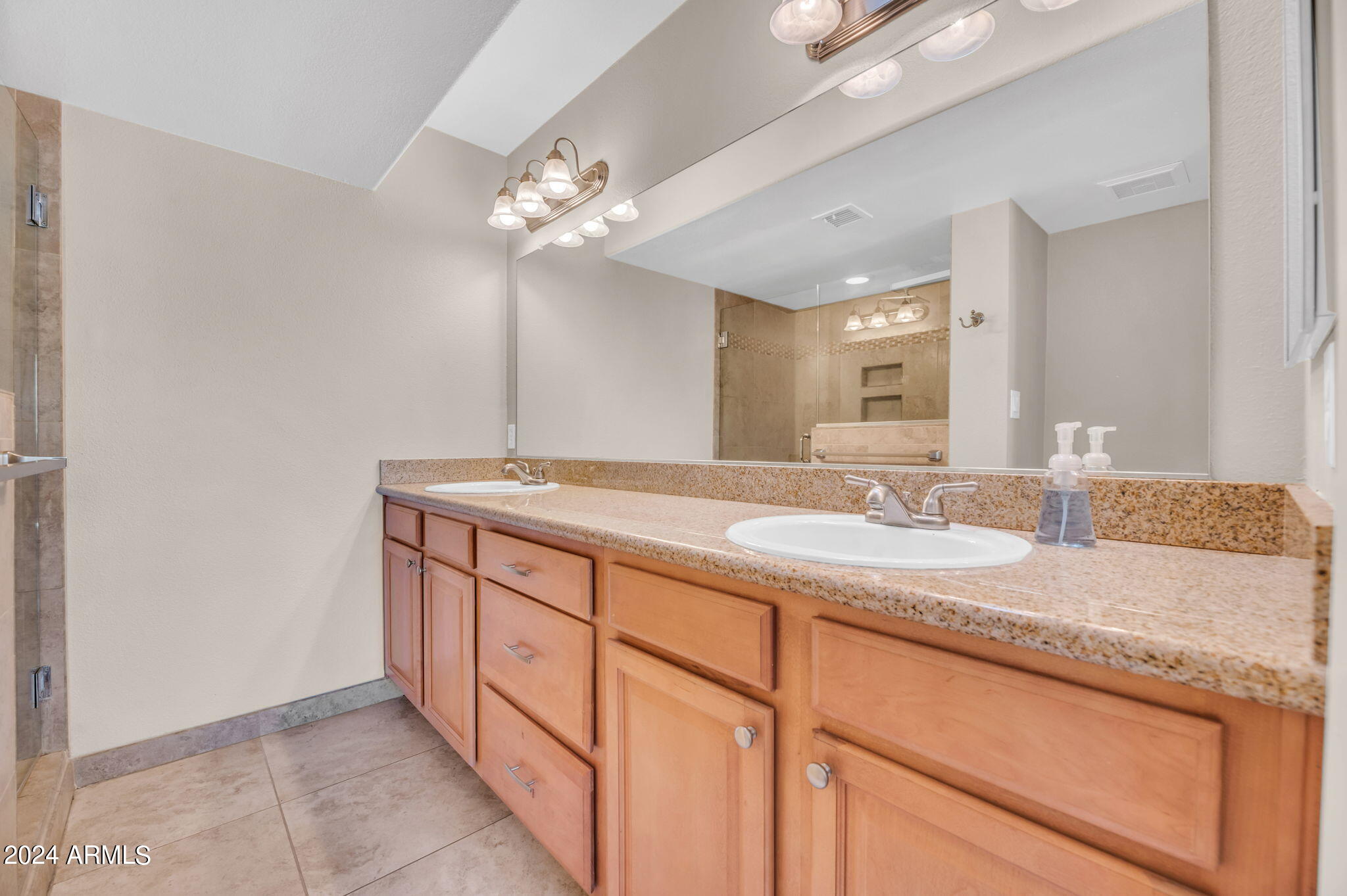 935 North Granite Reef Road, Unit 103 Scottsdale, AZ 85257 - Photo 15 of 25 14-web-or-mls-935 N Granite Reef-14