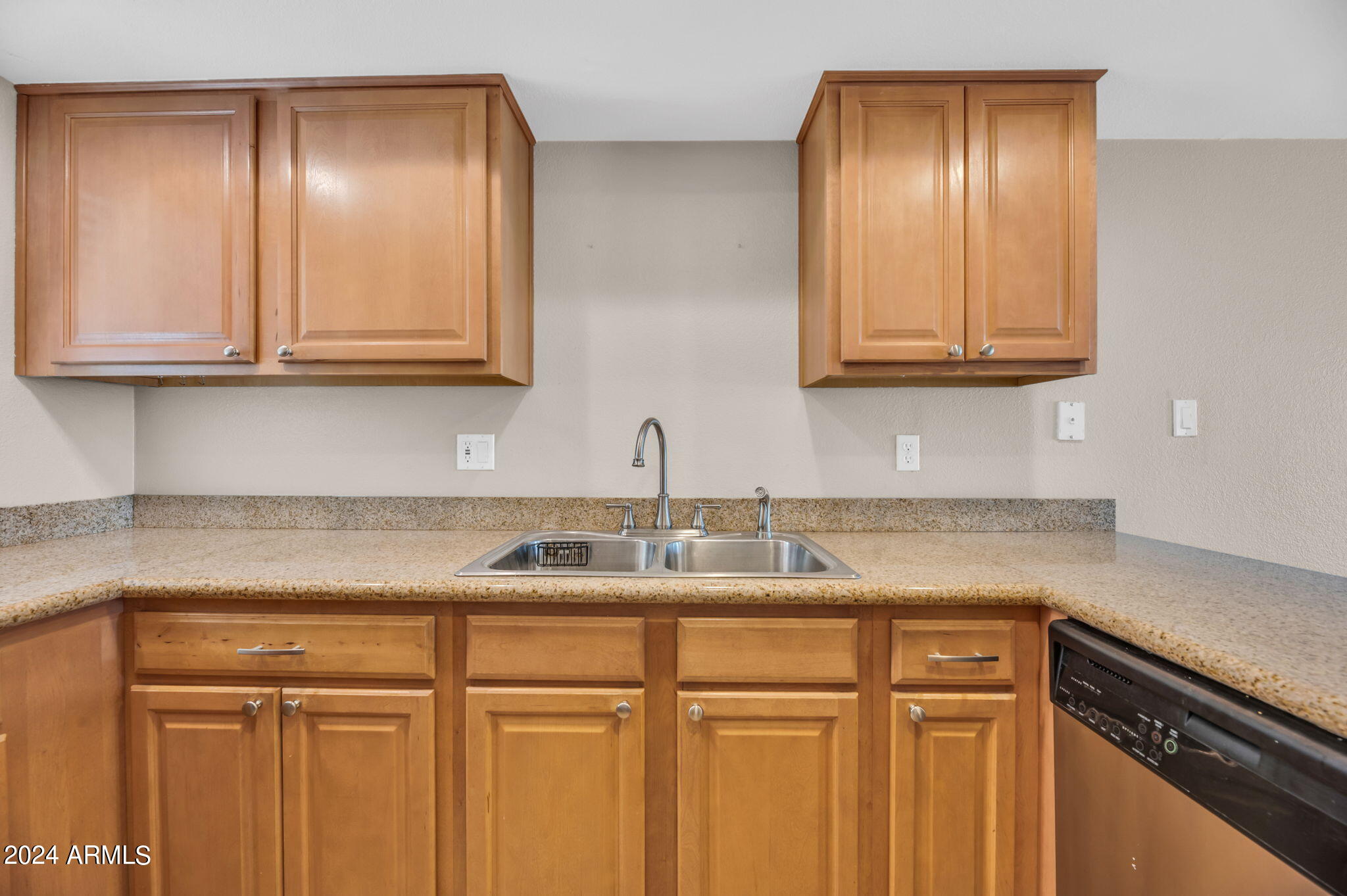 935 North Granite Reef Road, Unit 103 Scottsdale, AZ 85257 - Photo 4 of 25 5-web-or-mls-935 N Granite Reef-5