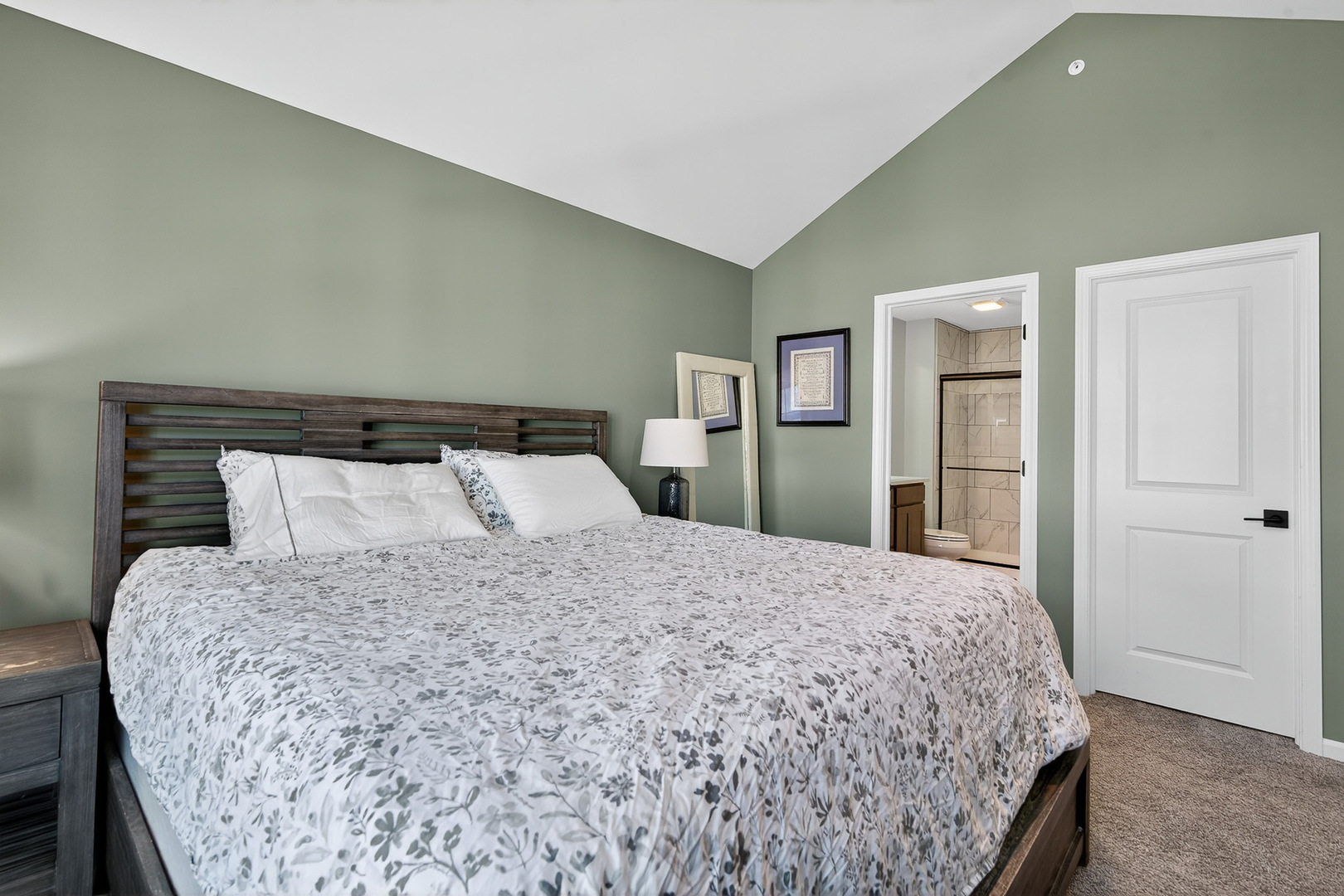 30-w136 Wheeler Circle Aurora, IL 60502 - Photo 12 of 23 a large bed in a bedroom with a large mirror