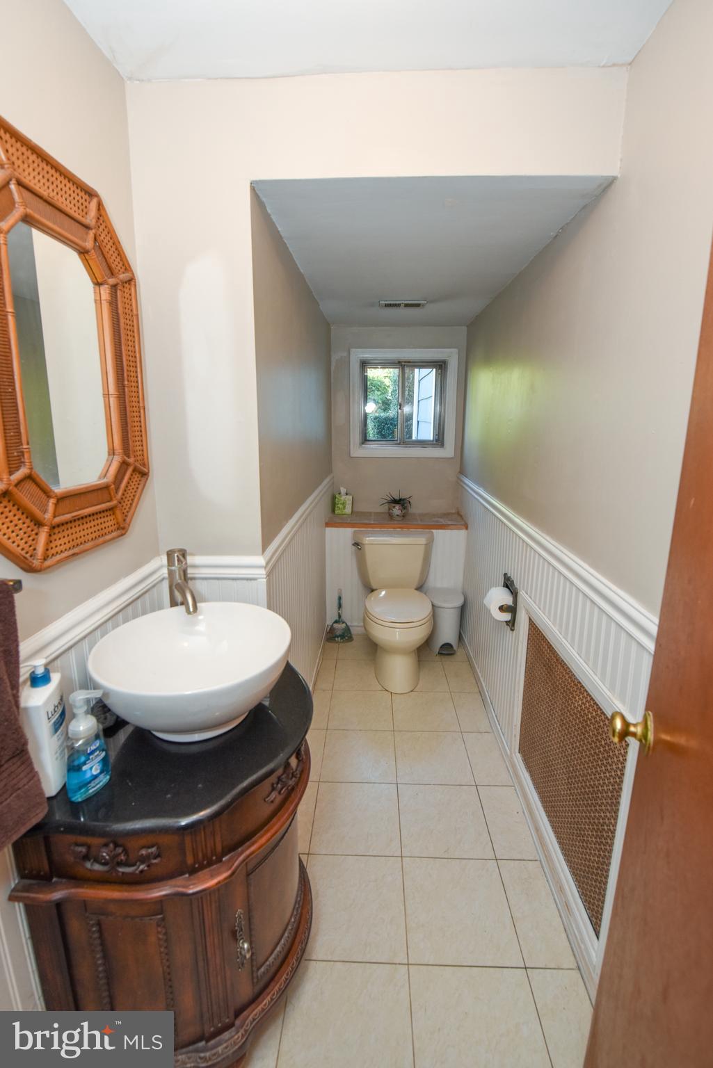 1048 Cushmore Road Southampton, PA 18966 - Photo 22 of 27 Powder Room