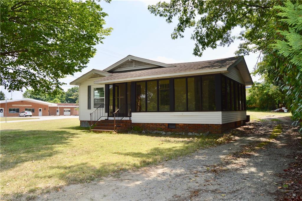 2003 West English Road High Point, NC 27262 - Photo 1 of 20 Gallery Image 1
