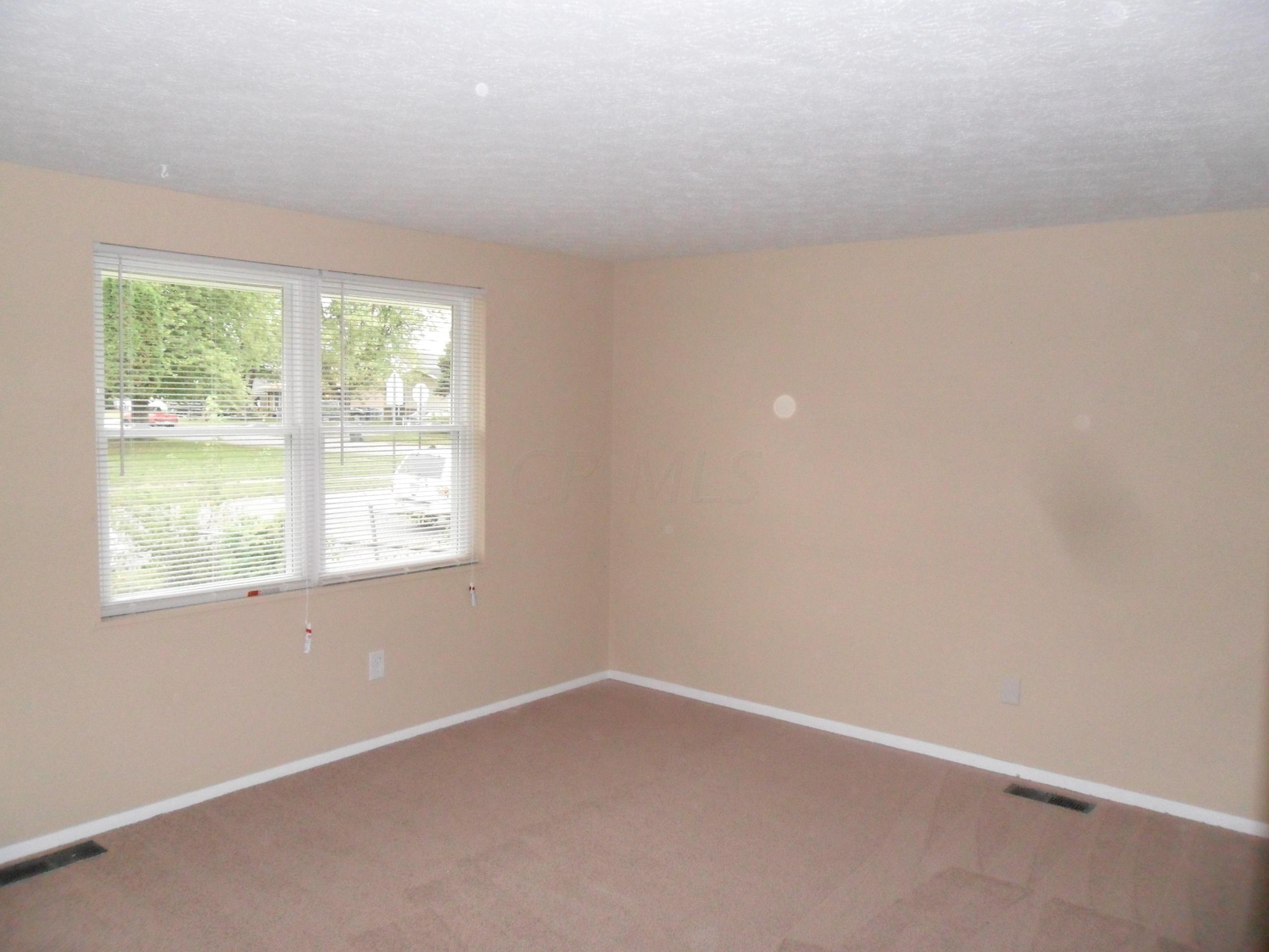 3310 Meridian Road Columbus, OH 43232 - Photo 5 of 11 Gallery Image 5