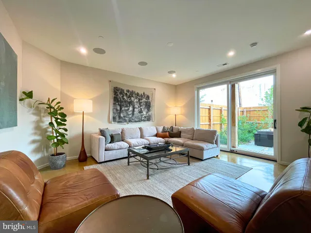 $2,500,000 | 21 Overbeck Alley Northeast, Washington, DC 20002