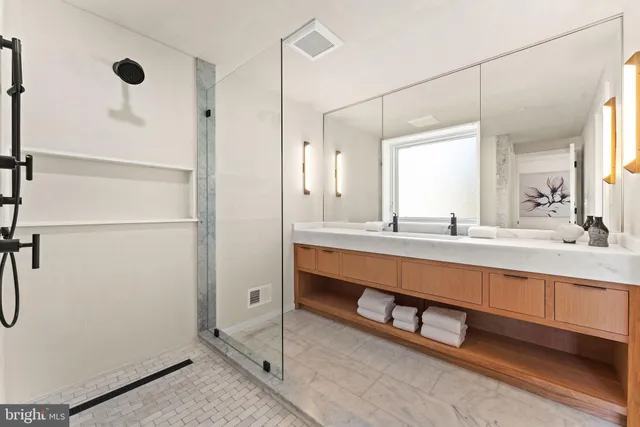 $2,500,000 | 21 Overbeck Alley Northeast, Washington, DC 20002