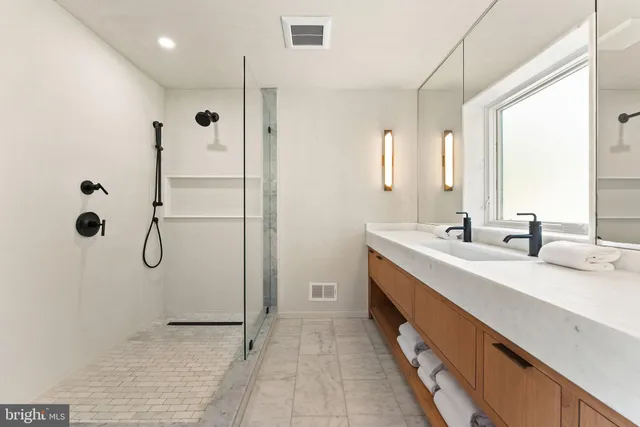 $2,500,000 | 21 Overbeck Alley Northeast, Washington, DC 20002