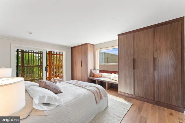 $2,500,000 | 21 Overbeck Alley Northeast, Washington, DC 20002