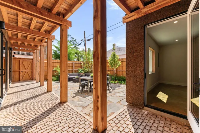 $2,500,000 | 21 Overbeck Alley Northeast, Washington, DC 20002