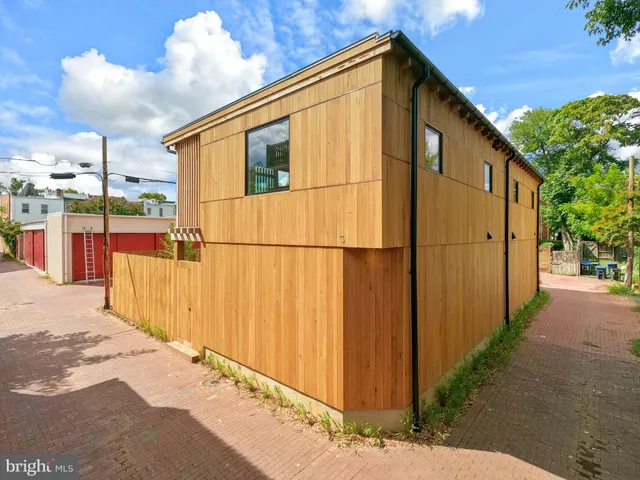 $2,500,000 | 21 Overbeck Alley Northeast, Washington, DC 20002