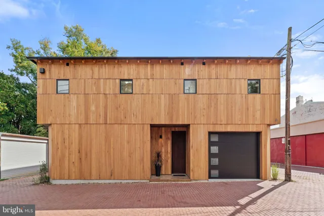 $2,500,000 | 21 Overbeck Alley Northeast, Washington, DC 20002