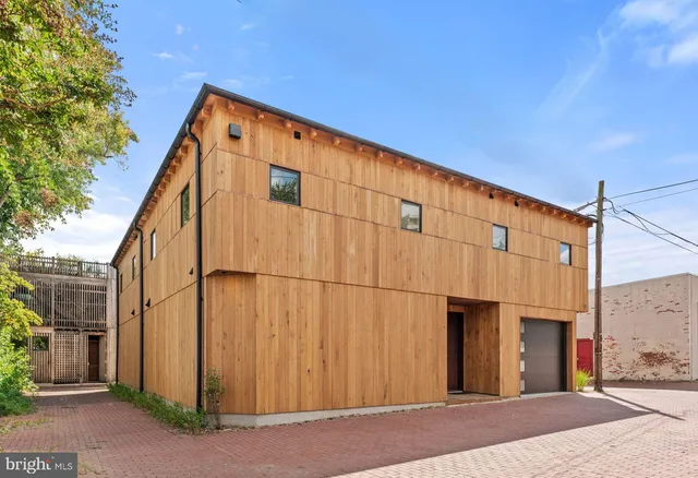 $2,500,000 | 21 Overbeck Alley Northeast, Washington, DC 20002