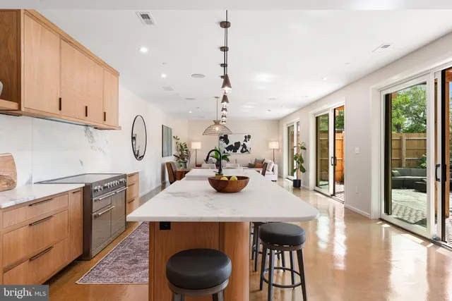 $2,500,000 | 21 Overbeck Alley Northeast, Washington, DC 20002