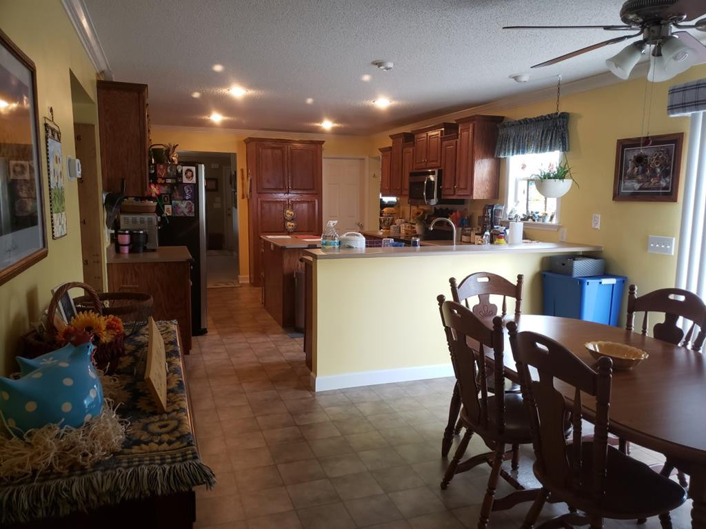 737 North Windsor Road Williston, SC 29853 - Photo 3 of 22