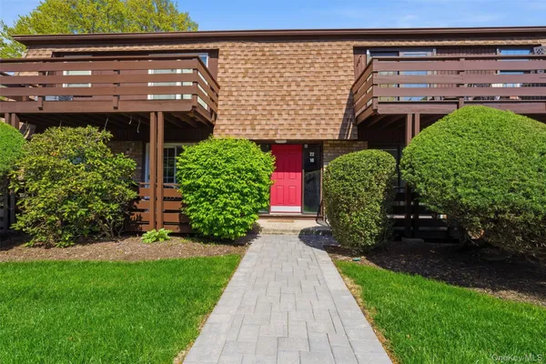 $425,000 | 17 New Holland Village, Nanuet, NY 10954
