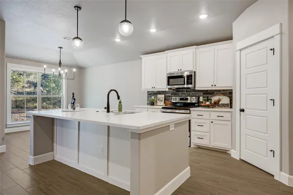 $469,900 | 2605 Truman Drive, Lago Vista, TX 78645