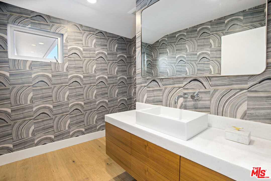 1239 Las Pulgas Road Pacific Palisades, CA 90272 - Photo 19 of 54 a bathroom with a sink and a bathtub