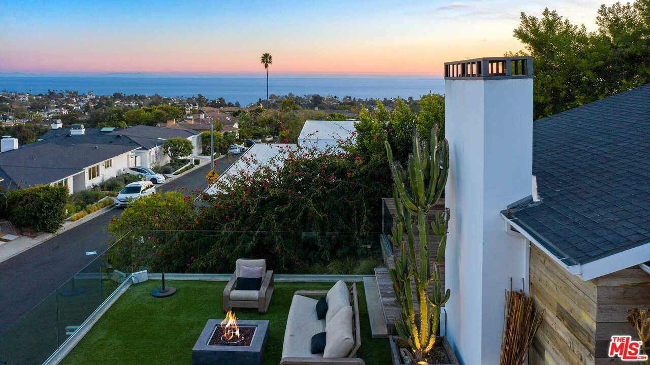 1239 Las Pulgas Road Pacific Palisades, CA 90272 - Photo 48 of 54 a view of a city