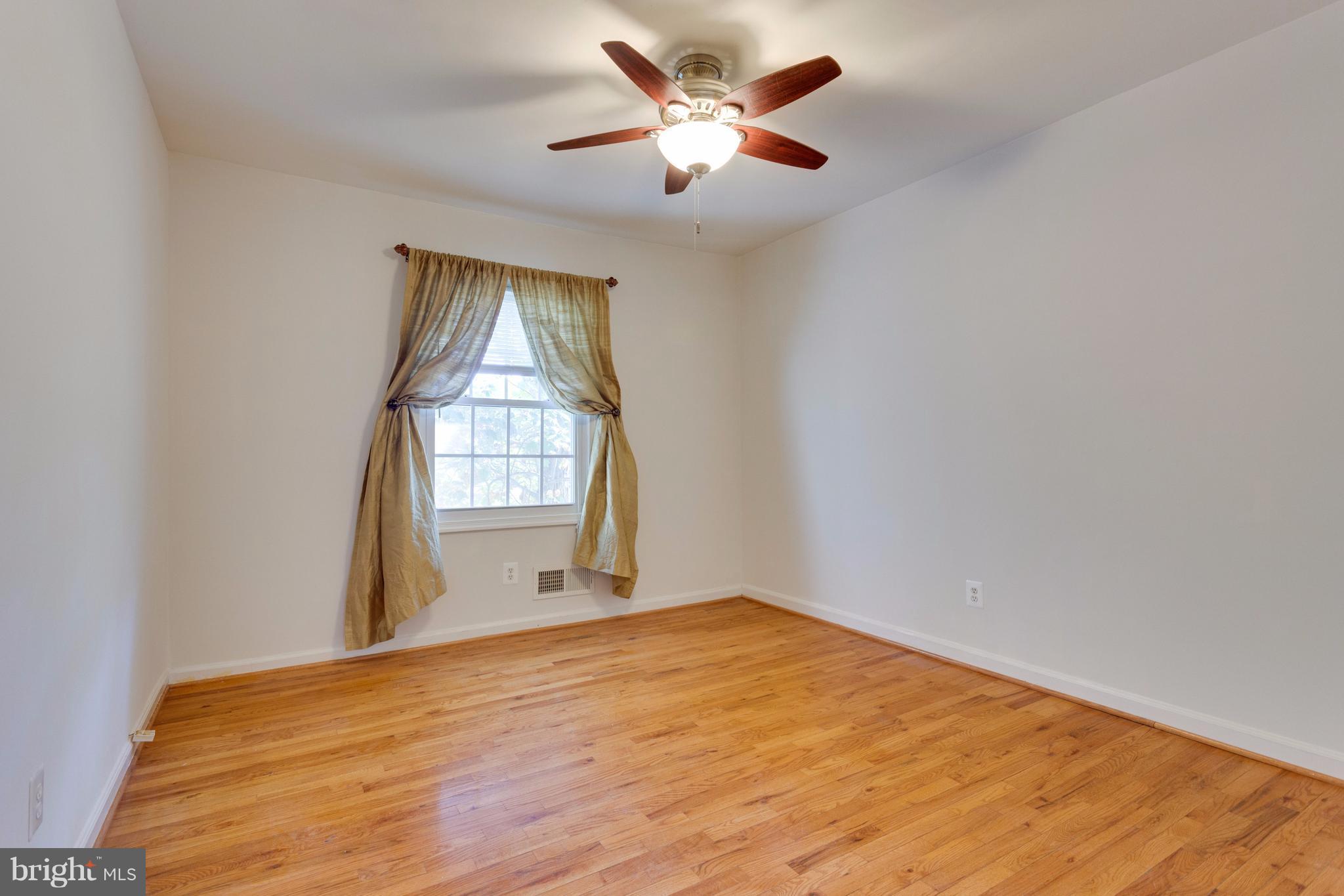 5925 Bayshire Road, Unit 114 Springfield, VA 22152 - Photo 13 of 28 Bedroom